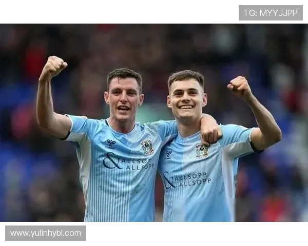 哈德斯菲尔德足球俱乐部宣布新赛季阵容调整 期待重返英冠赛场 哈德斯菲尔德足球俱乐部宣布新赛季阵容调整 期待重返英冠赛场