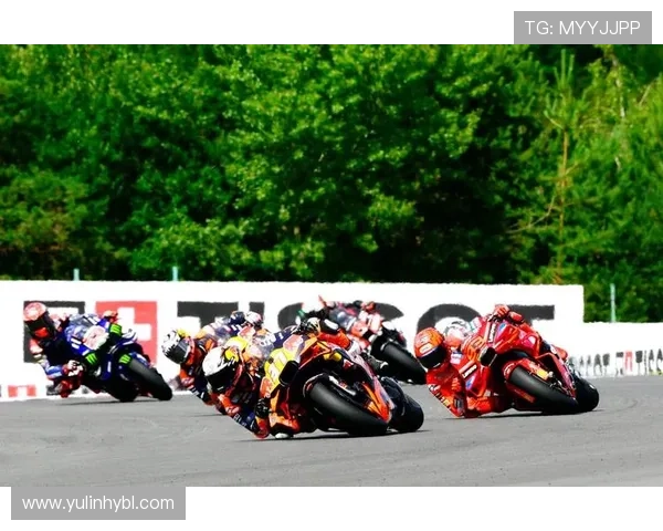 摩托GP赛季精彩回顾:多位车手争夺总冠军激烈角逐让人热血沸腾 摩托GP赛季精彩回顾:多位车手争夺总冠军激烈角逐让人热血沸腾