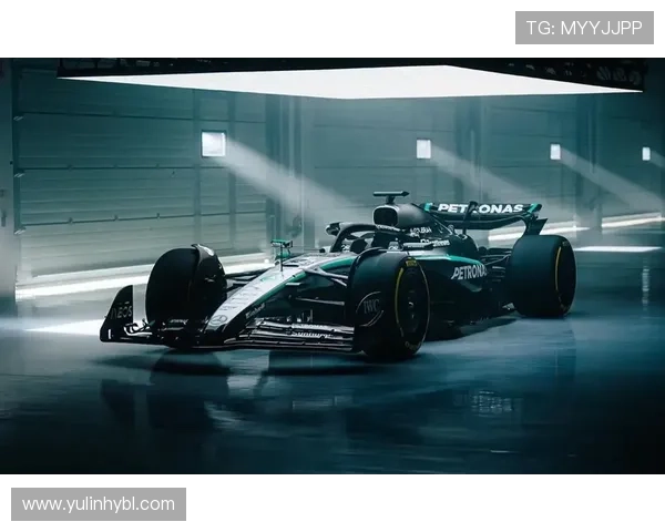 F1赛季最新动态：奔驰车队与红牛车队激烈争夺冠军宝座
