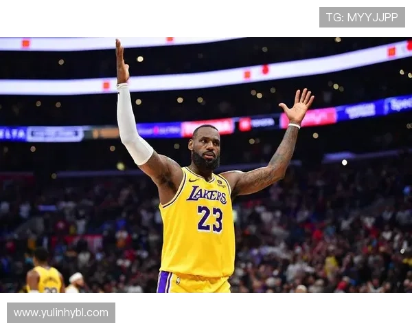 詹姆斯赛季初表现亮眼 湖人力求突破季后赛前景引关注